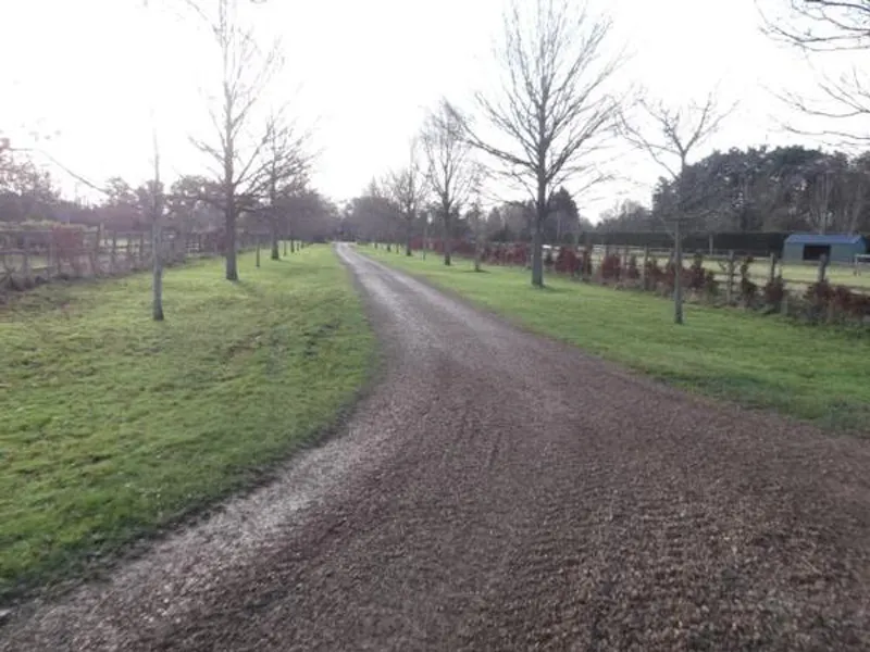 Driveway at Film location L647 in Northamptonshire (photo 26)