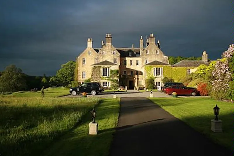 Driveway at Film location H113 in Scotland (photo 35)