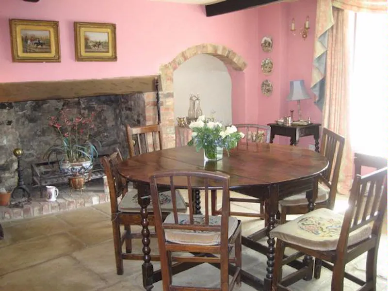 Dining room at Manor House in Bicester, A1000 (photo 7)