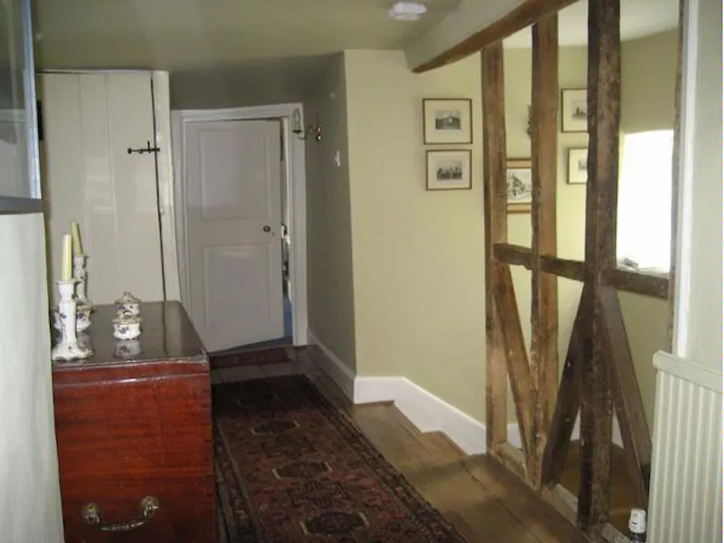 Corridor at Manor House in Bicester, A1000 (photo 11)