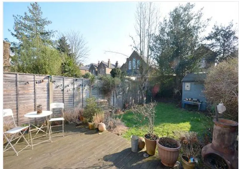 Garden at Kingston family house, B1610 (photo 31)