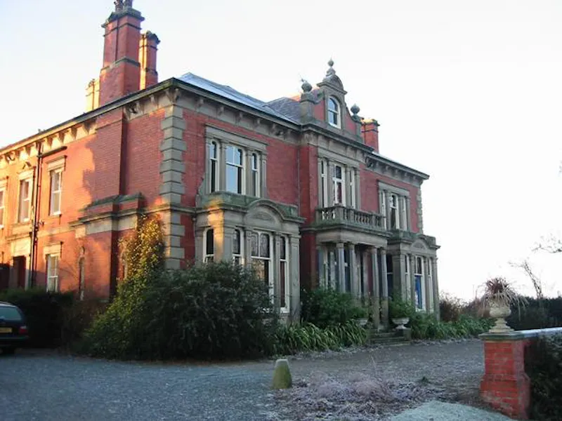 Manor house in Shrewsbury, B1612 (photo 1)