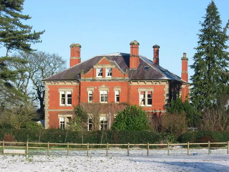 Manor house in Shrewsbury, B1612 (photo 2)