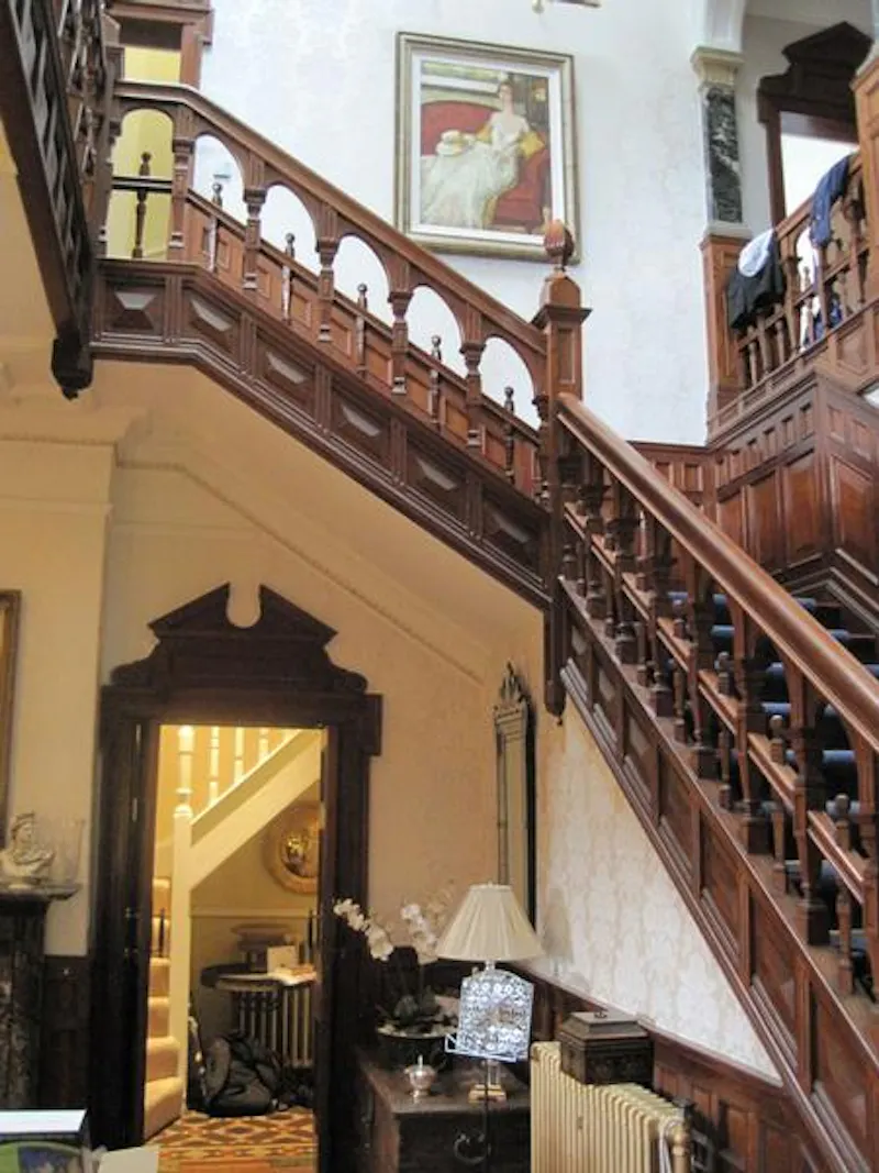 Staircase at Manor house in Shrewsbury, B1612 (photo 8)