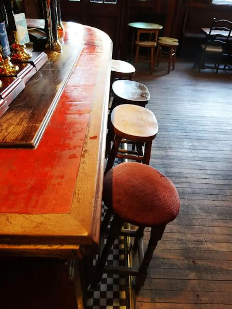 Peckham panelled pub with stage, R781 (photo 13)