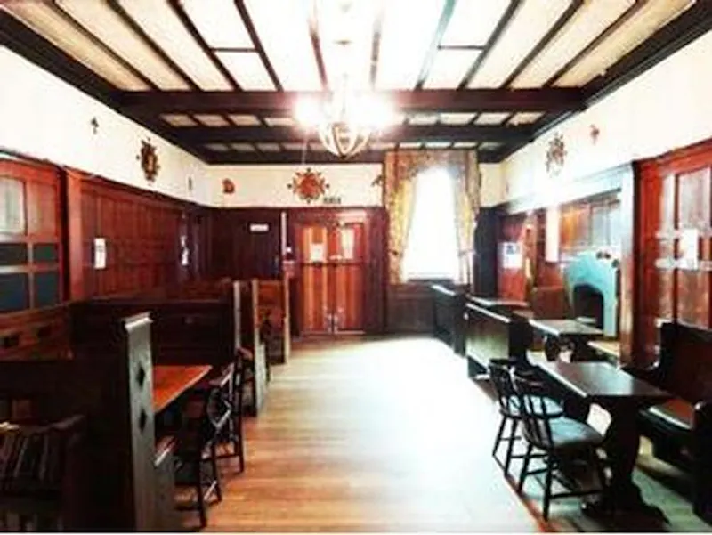 Beams at Peckham panelled pub with stage, R781 (photo 14)
