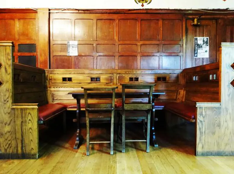 Peckham panelled pub with stage, R781 (photo 17)