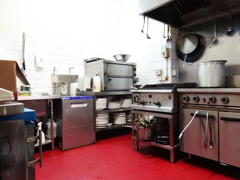 Kitchen at Peckham panelled pub with stage, R781 (photo 20)