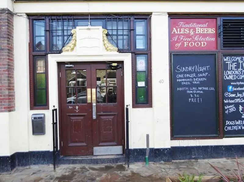 Peckham panelled pub with stage, R781 (photo 27)