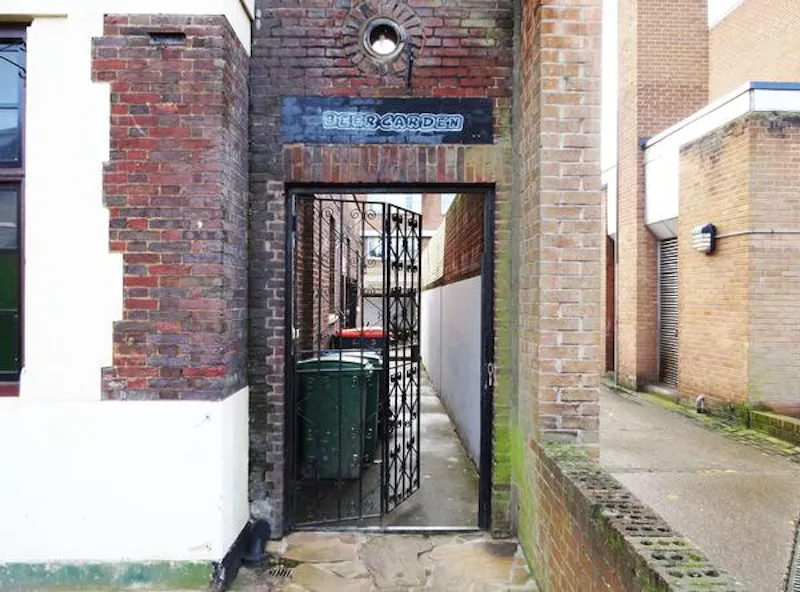 Peckham panelled pub with stage, R781 (photo 29)