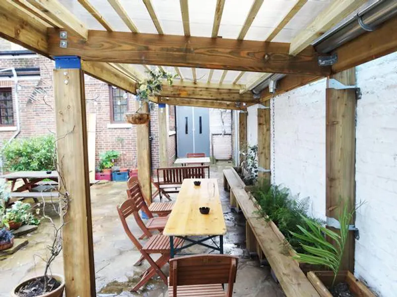 Peckham panelled pub with stage, R781 (photo 32)