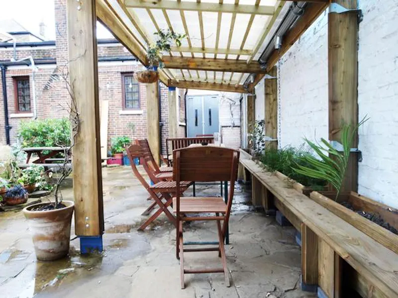 Peckham panelled pub with stage, R781 (photo 33)