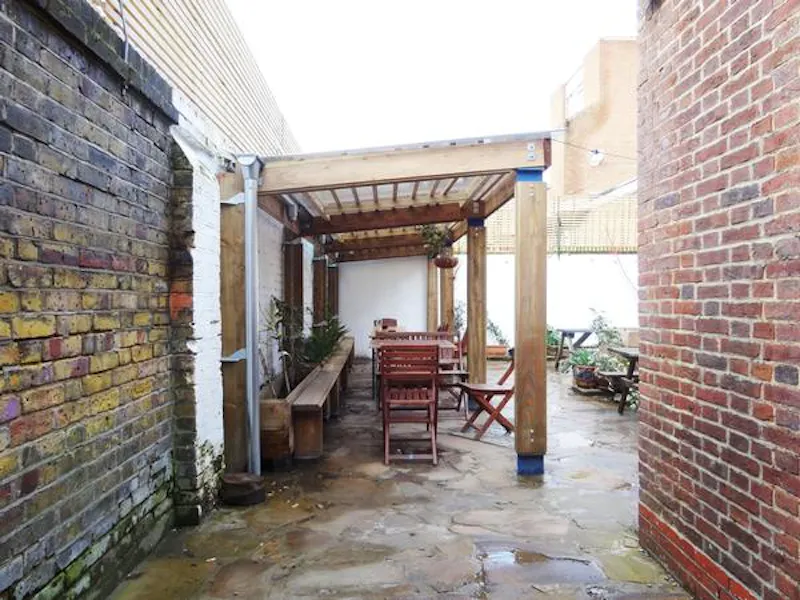 Peckham panelled pub with stage, R781 (photo 36)