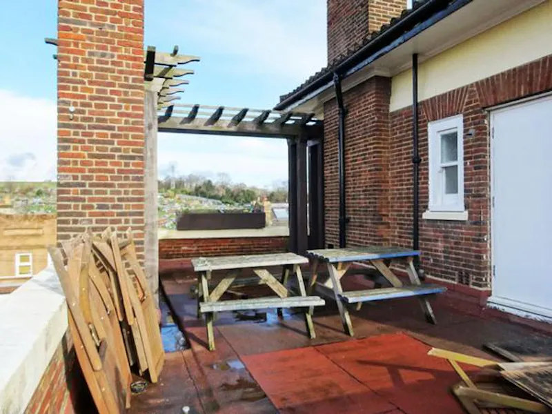 Peckham panelled pub with stage, R781 (photo 44)