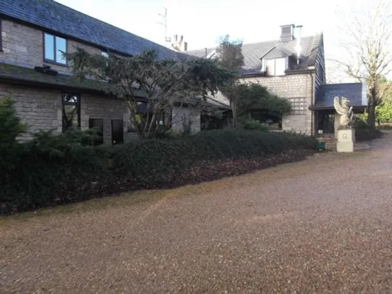 Driveway at Film location L647 in Northamptonshire (photo 40)