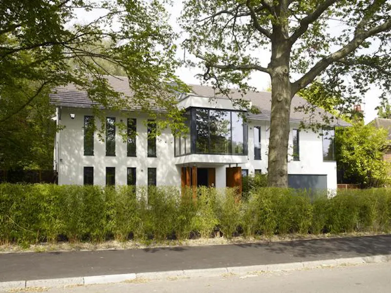 Glamorous Northwood house, K385 (photo 1)