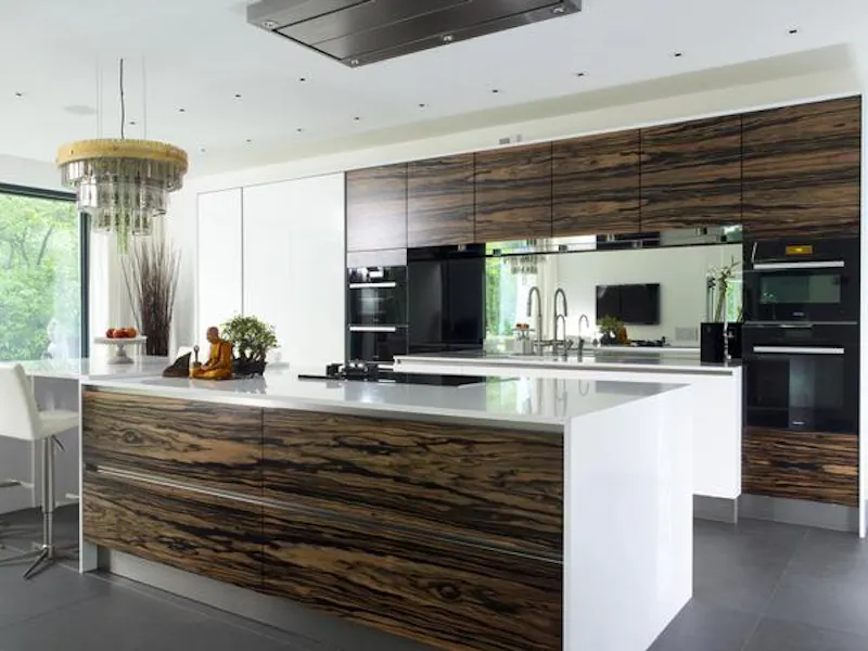 Kitchen at Glamorous Northwood house, K385 (photo 2)