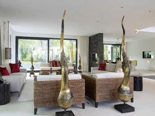 Glamorous Northwood house, K385