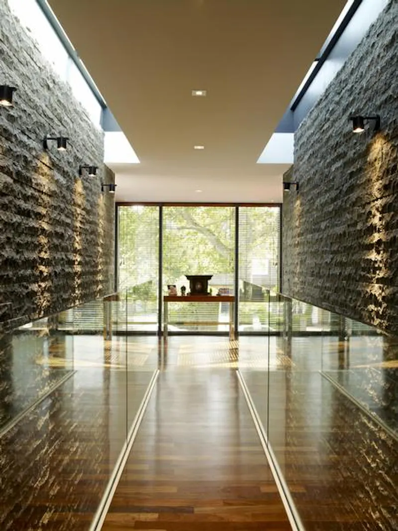 Glamorous Northwood house, K385 (photo 12)