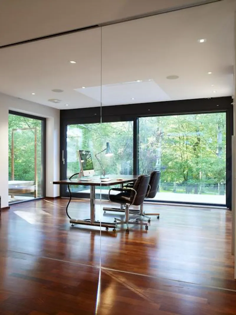 Study at Glamorous Northwood house, K385 (photo 16)