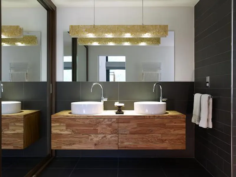 Bathroom at Glamorous Northwood house, K385 (photo 22)
