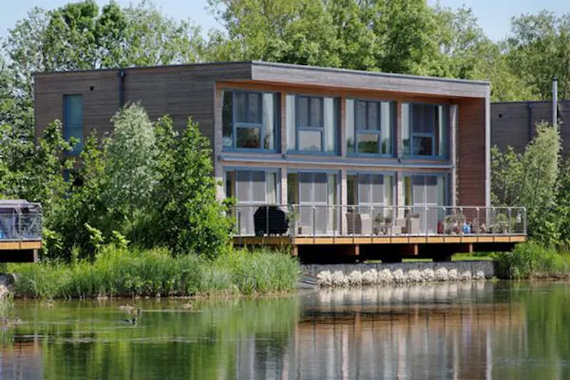 Balcony at Luxury Cotswold lakeside lodge, K386 (photo 1)