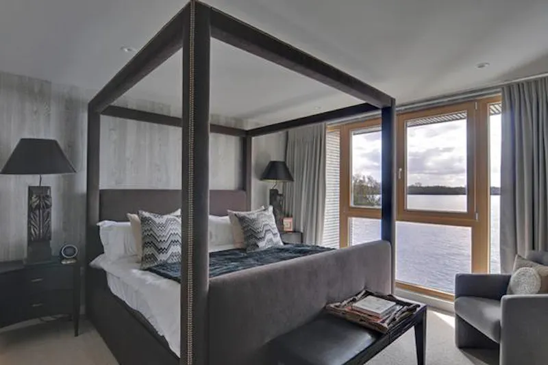 Bedroom at Luxury Cotswold lakeside lodge, K386 (photo 10)