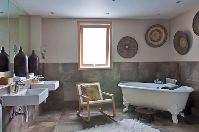 Bathroom at Luxury Cotswold lakeside lodge, K386 (photo 11)