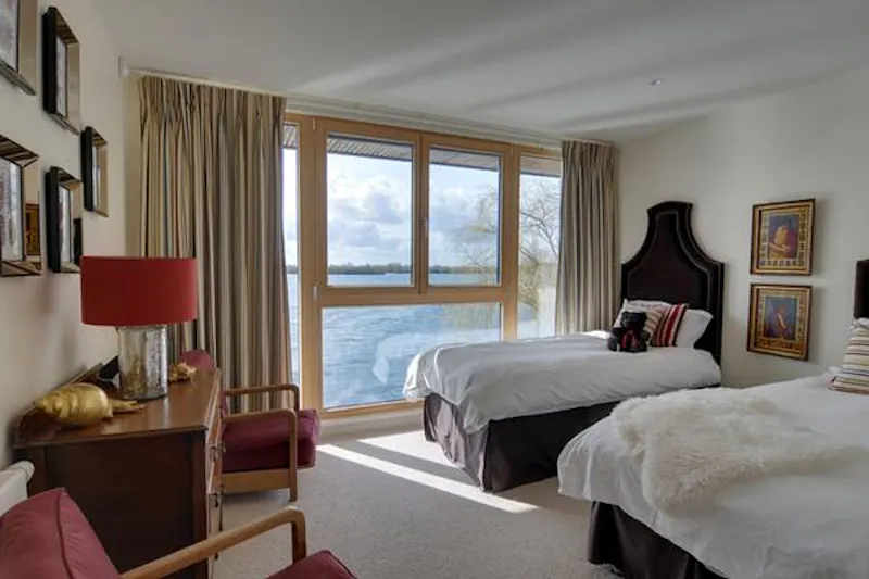 Bedroom at Luxury Cotswold lakeside lodge, K386 (photo 13)
