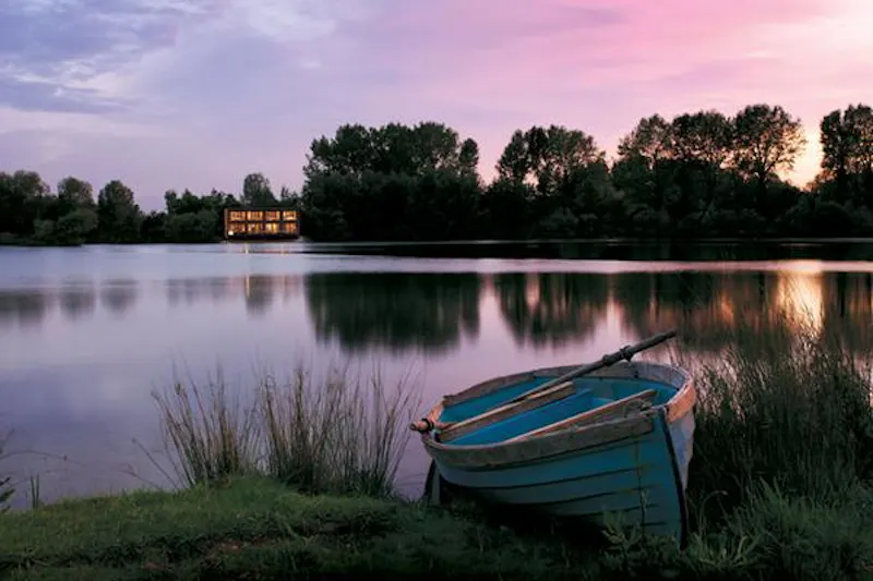 Lake at Luxury Cotswold lakeside lodge, K386 (photo 18)