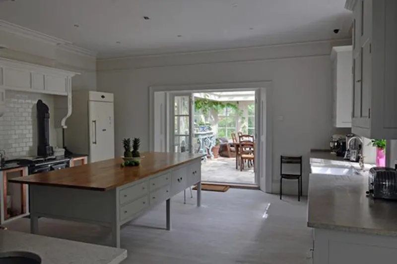 Kitchen island at Georgian Manor house in Stroud, A1339 (photo 5)