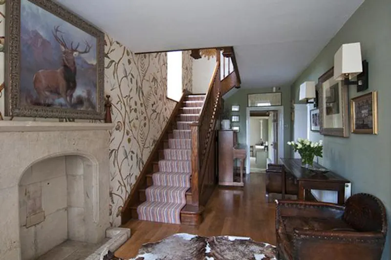 Entrance hall at Georgian Manor house in Stroud, A1339 (photo 11)