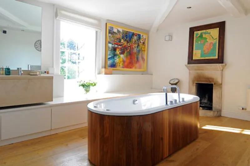 Bathroom at Georgian Manor house in Stroud, A1339 (photo 15)
