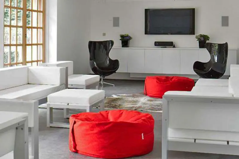 Living Room at Black, white & red Tetbury house, A1340 (photo 3)