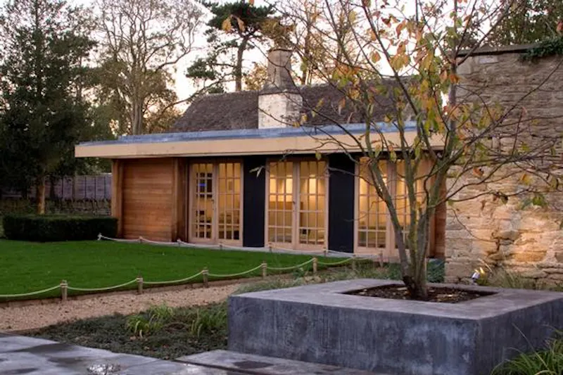 Summer house at Black, white & red Tetbury house, A1340 (photo 14)