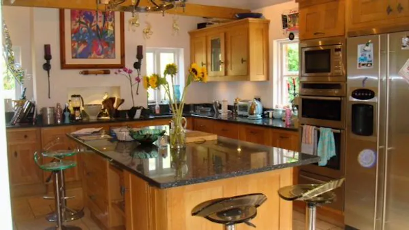 Kitchen at Film location C848 in Surrey (photo 2)