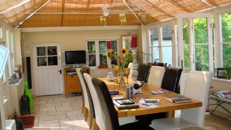 Dining room at Film location C848 in Surrey (photo 4)