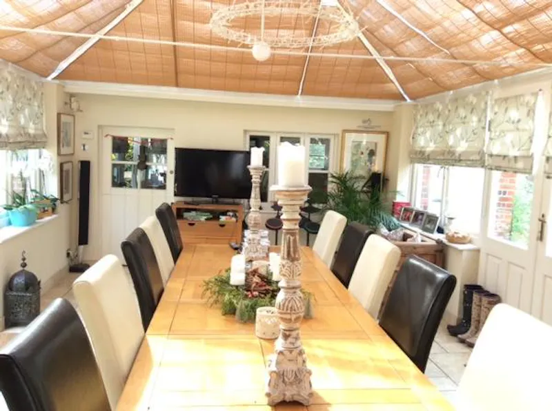Dining room at Film location C848 in Surrey (photo 5)