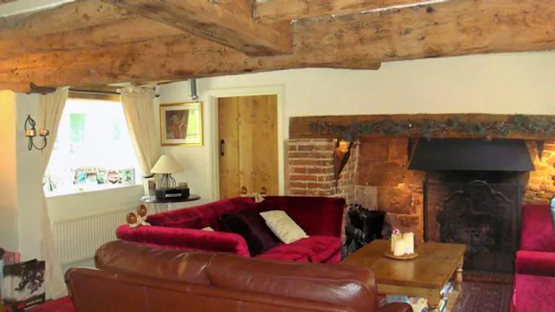 Fireplace at Film location C848 in Surrey (photo 6)