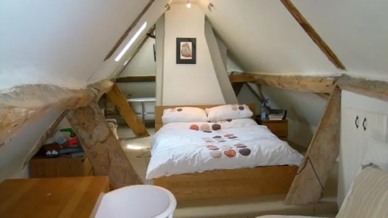 Attic at Film location C848 in Surrey (photo 22)