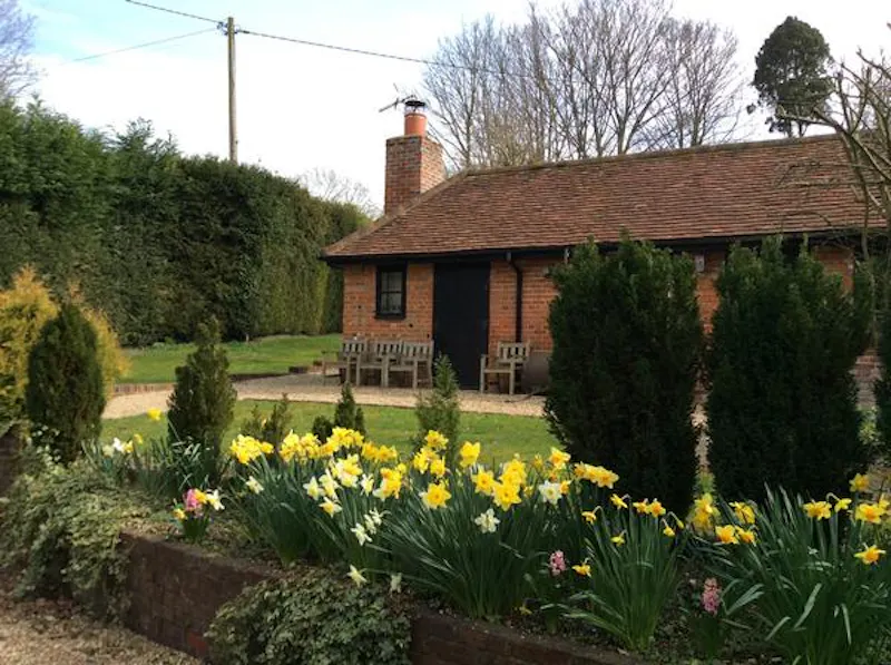 Summer house at Film location C848 in Surrey (photo 24)