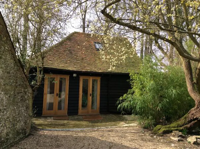 Stable / Outbuildings at Film location C848 in Surrey (photo 28)