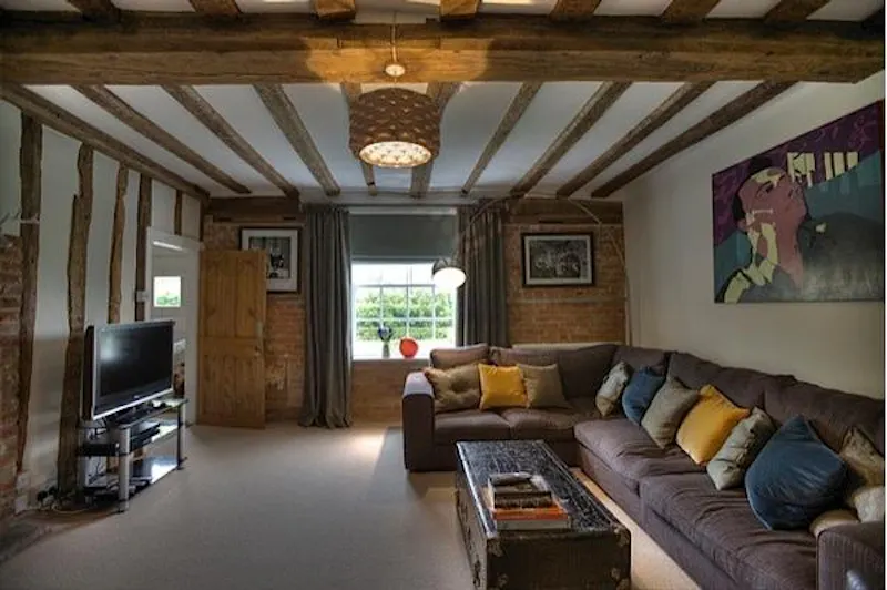 Living Room at Film location C849 in Essex (photo 8)
