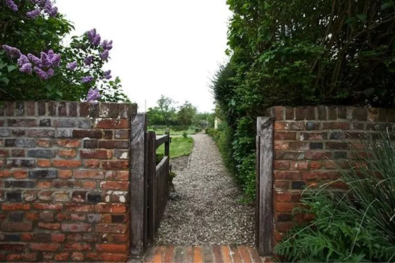 Gate at Film location C849 in Essex (photo 23)