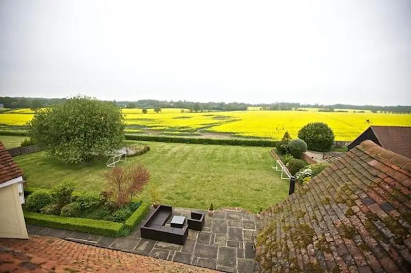 Garden at Film location C849 in Essex (photo 24)