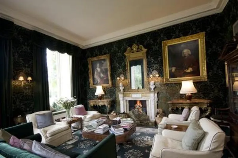 Drawing room at Chester-le-Street opulent manor, A1342 (photo 4)