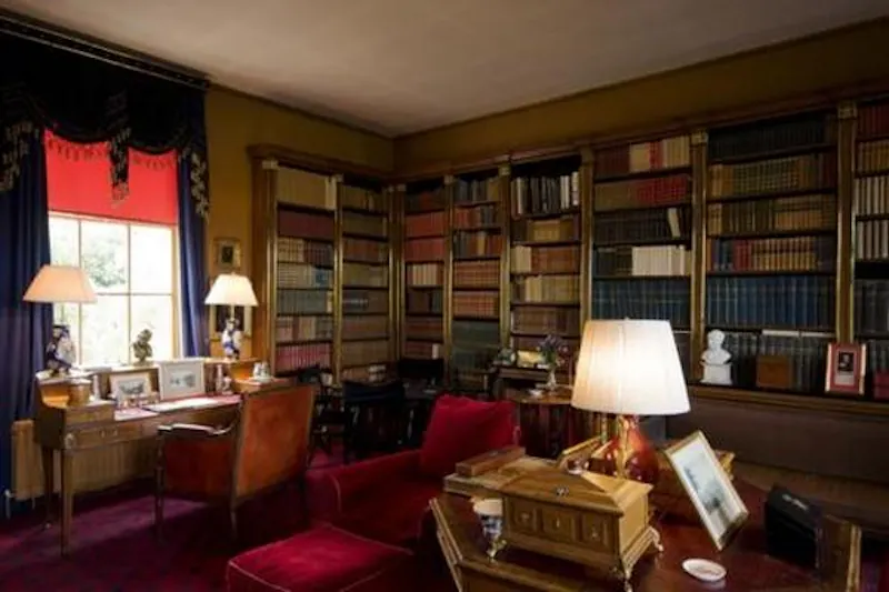 Library at Chester-le-Street opulent manor, A1342 (photo 8)