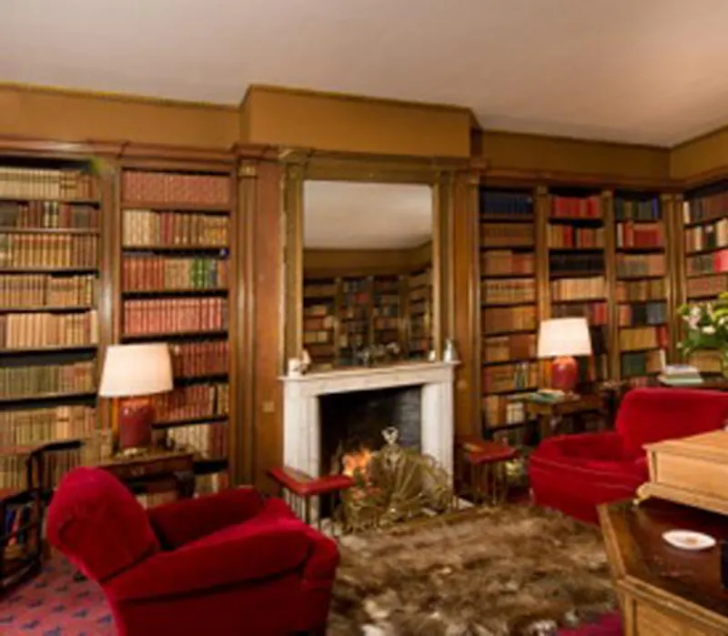 Study at Chester-le-Street opulent manor, A1342 (photo 10)