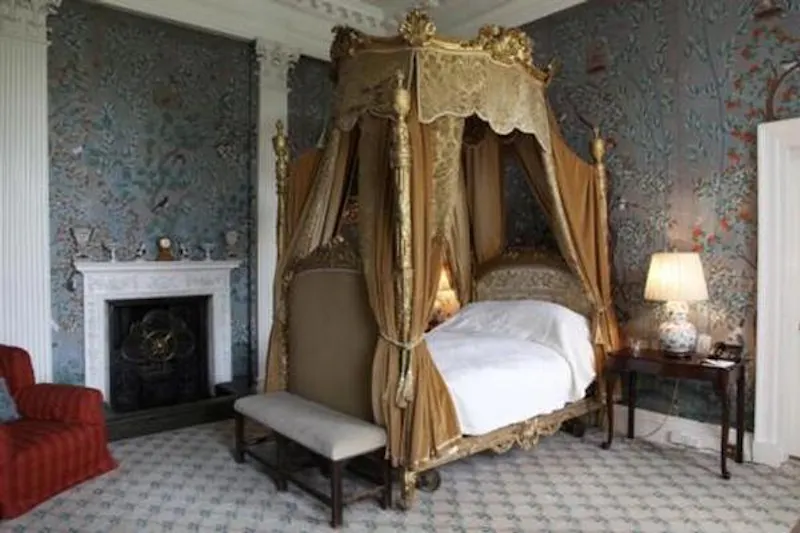 Bedroom at Chester-le-Street opulent manor, A1342 (photo 16)