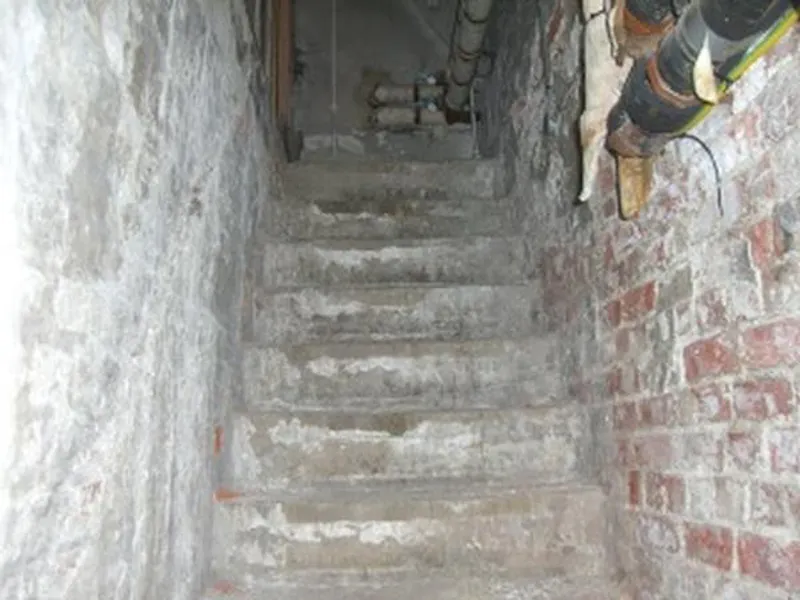 Staircase at 19th century vacant Durham castle, G281 (photo 61)